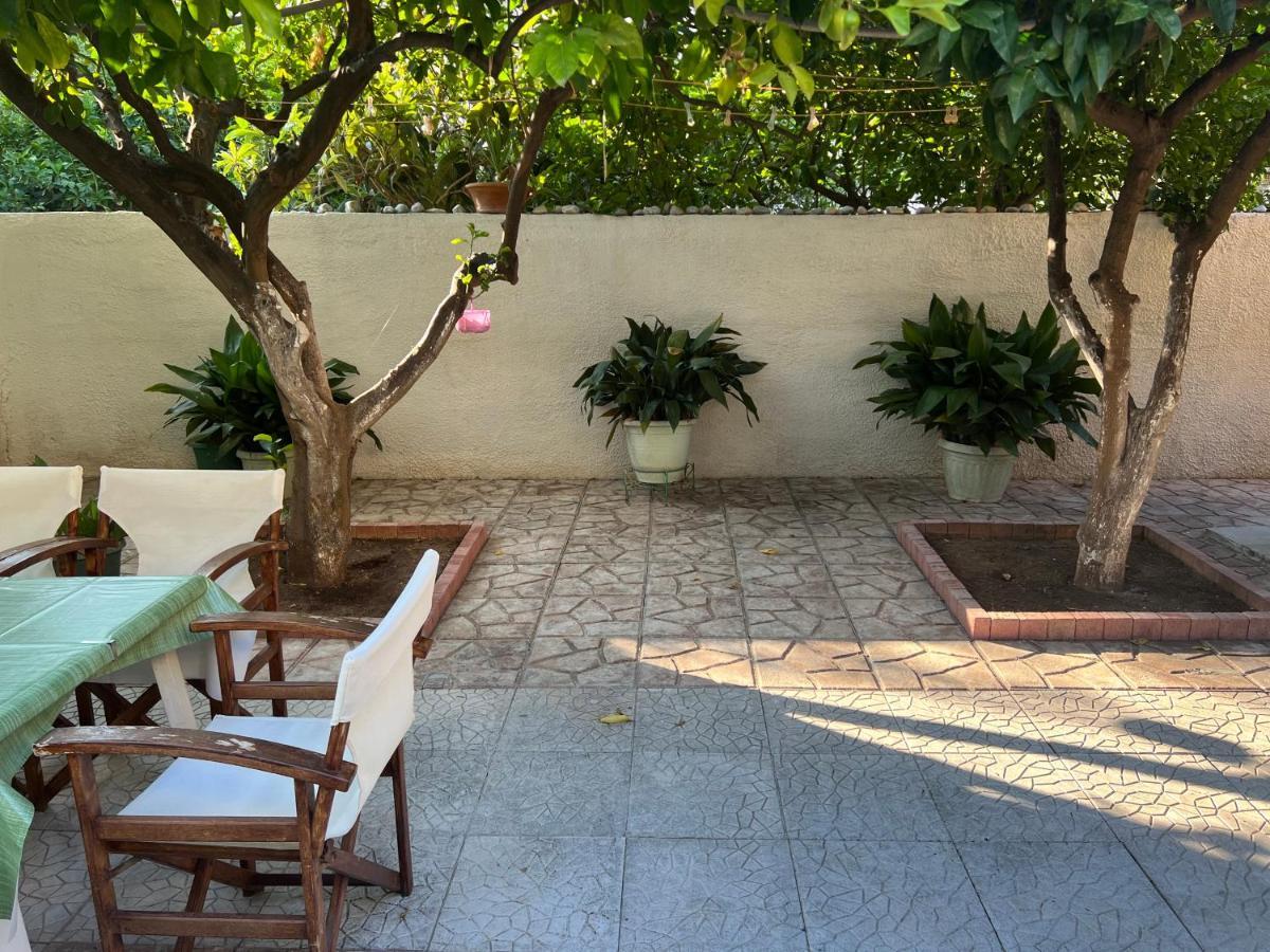 Cosy Guesthouse-Souterrain With Garden In City Center Corinth Dış mekan fotoğraf