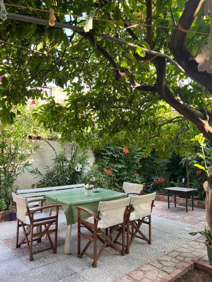 Cosy Guesthouse-Souterrain With Garden In City Center Corinth Dış mekan fotoğraf