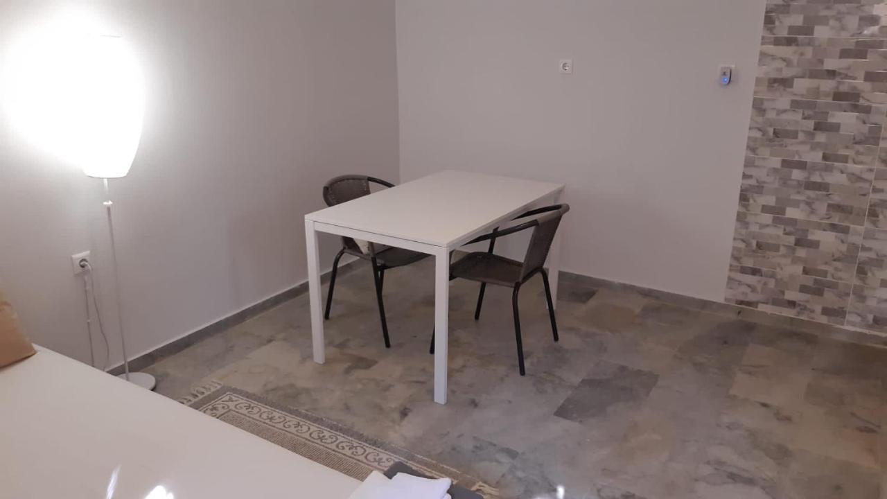 Cosy Guesthouse-Souterrain With Garden In City Center Corinth Dış mekan fotoğraf
