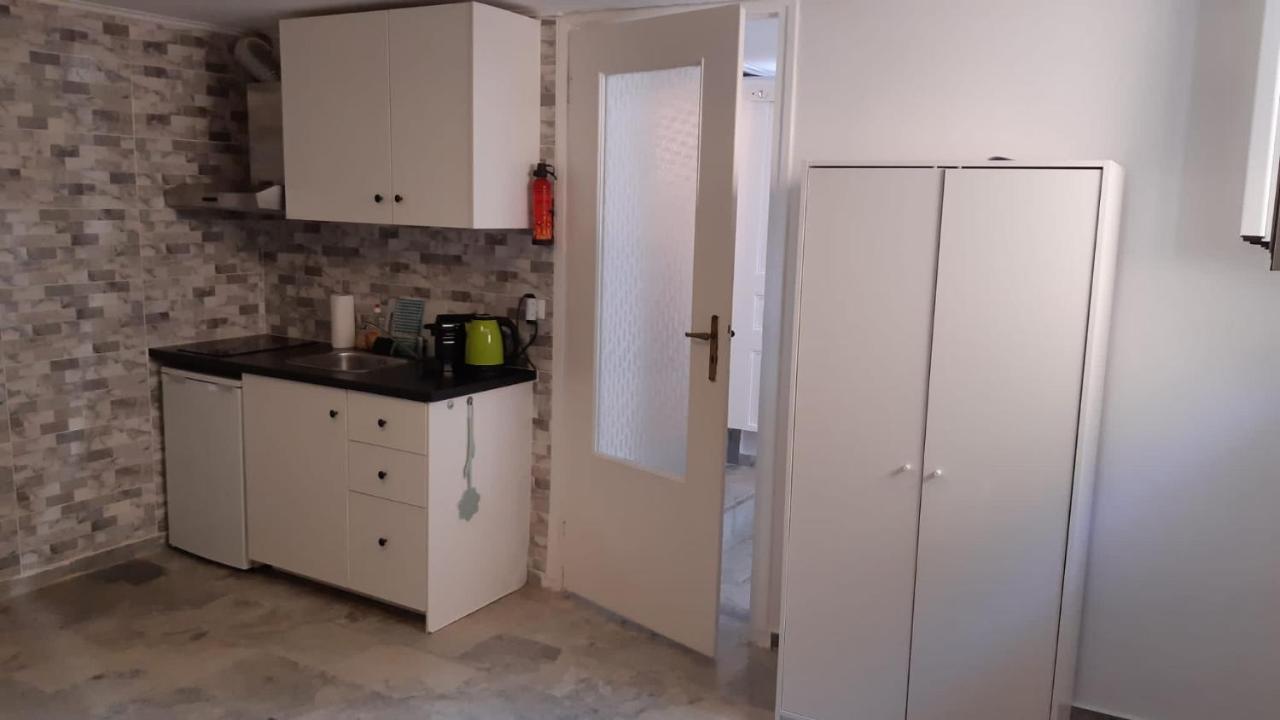 Cosy Guesthouse-Souterrain With Garden In City Center Corinth Dış mekan fotoğraf