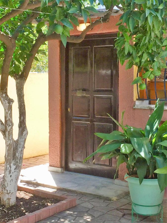 Cosy Guesthouse-Souterrain With Garden In City Center Corinth Dış mekan fotoğraf